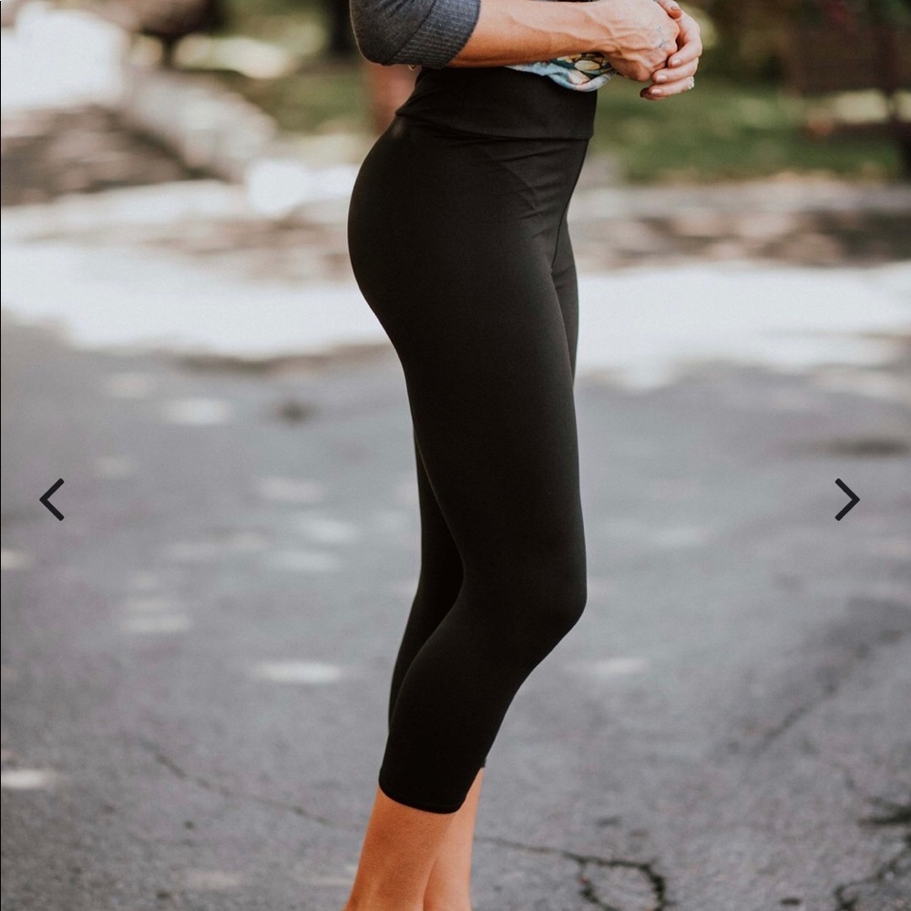Simple Addiction- Lot of 2 cropped black leggings